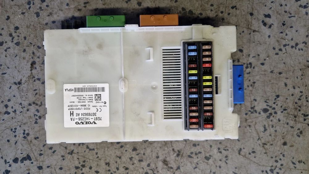 VOLVO V 70 III  SKRZYNKA BEZPIECZNIKÓW MODUŁ BSI 7G9T-14C256-FA
