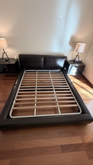 Cama em Pele / Couro Castanho 160x200