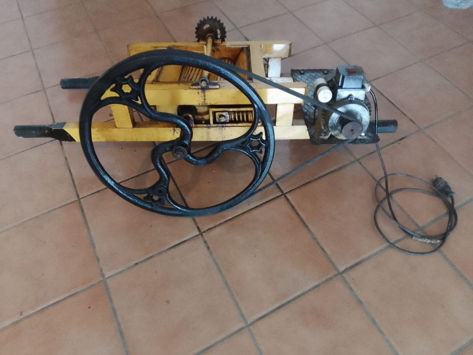 Esmagador de vinho semi-novo