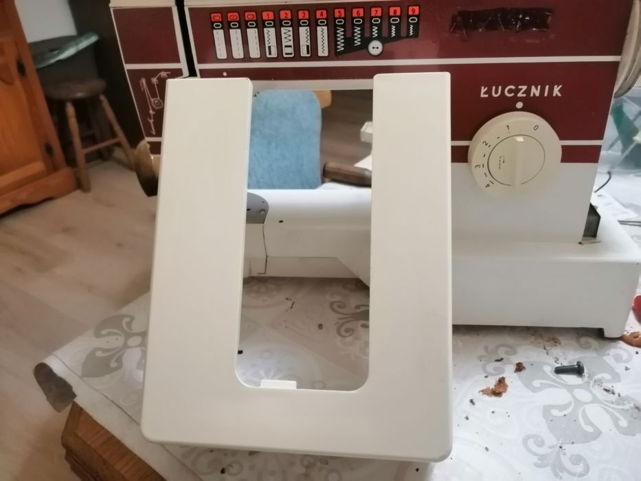 Stolik do maszyny krawieckiej