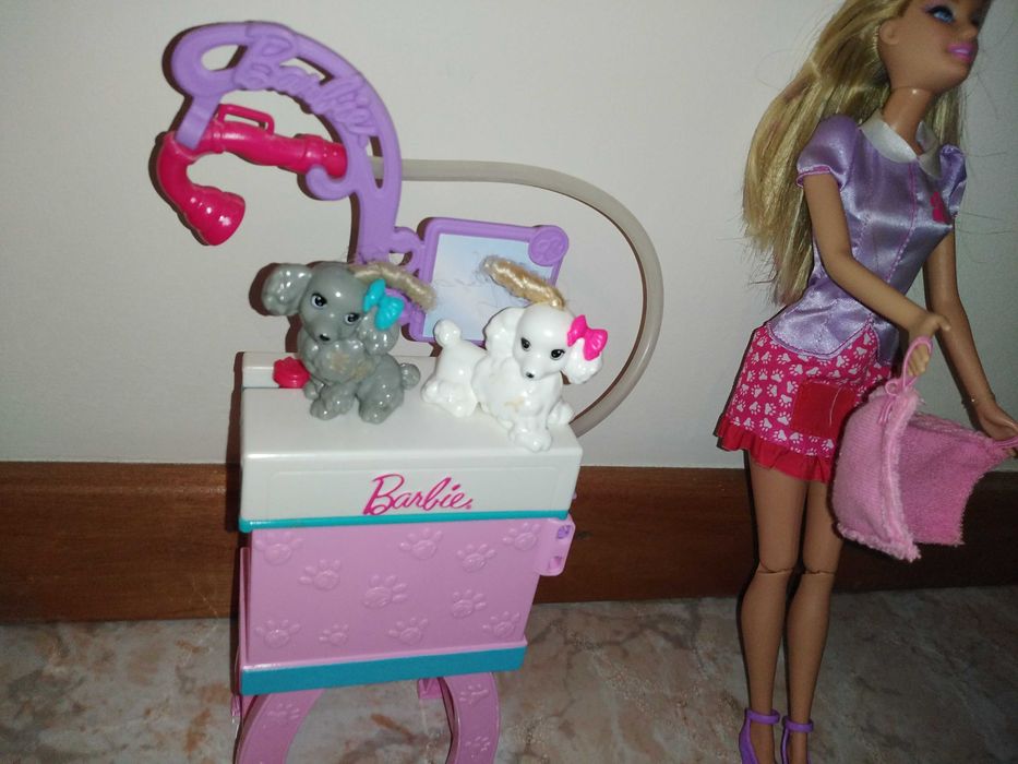 Barbie cuidadora de cachorros + acessórios