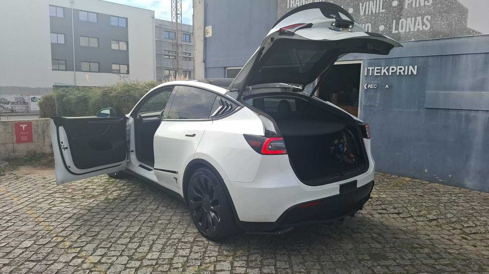 Tesla Model Y Performance — photo 5