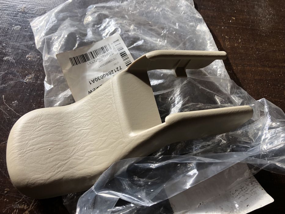 Заглушка крепления сиденья