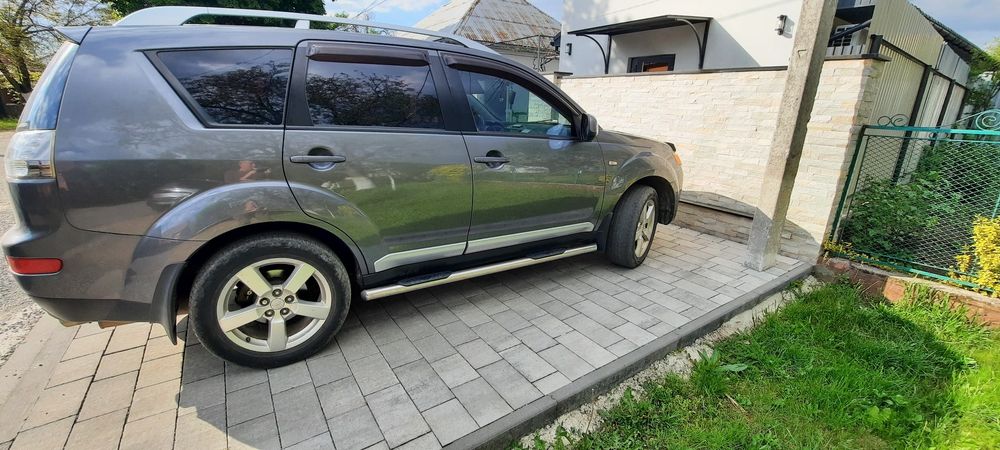 Mitsubishi outlander xl