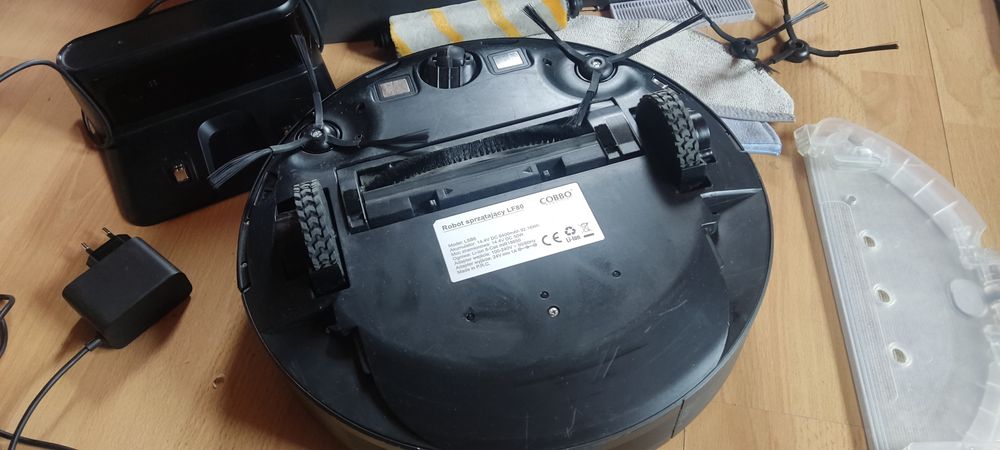 Cobbo LF 80 robót odkurzający, mopujący