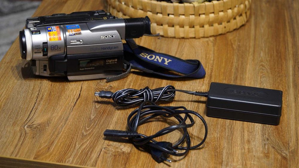 Handycam Sony Digital8 DCR-TR310E CCD NightShot Retro Analog playback