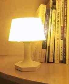 2 Candeeiros LED com luz amarelo e luz branca