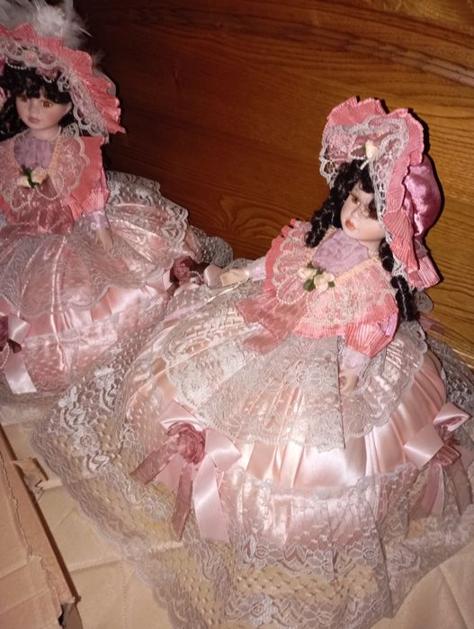 Conjunto de 2 bonecas de porcelana