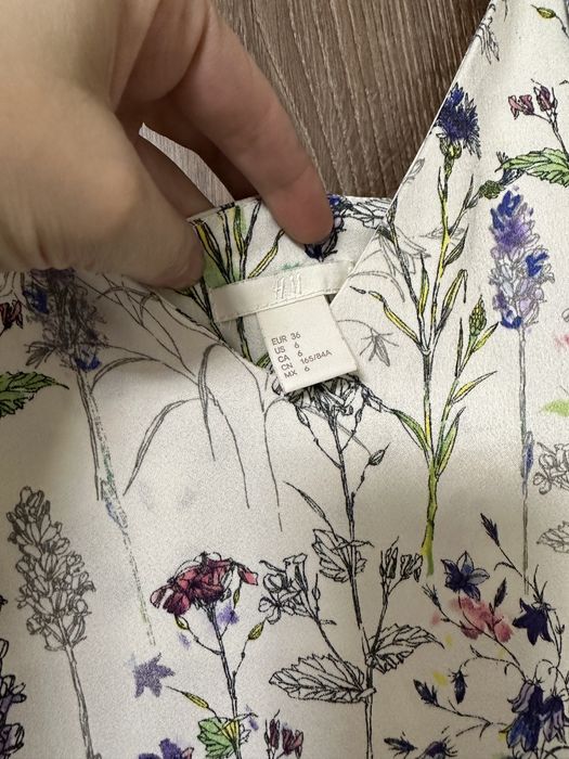 Стильна сукня від H&M