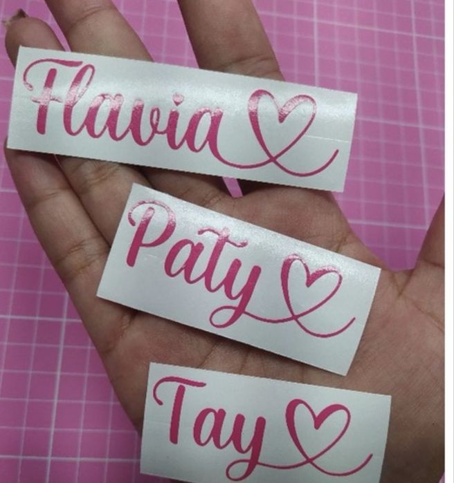 Nome Personalizado com Adesivo Termocolante ou vinil colante  tecidos ou objetos