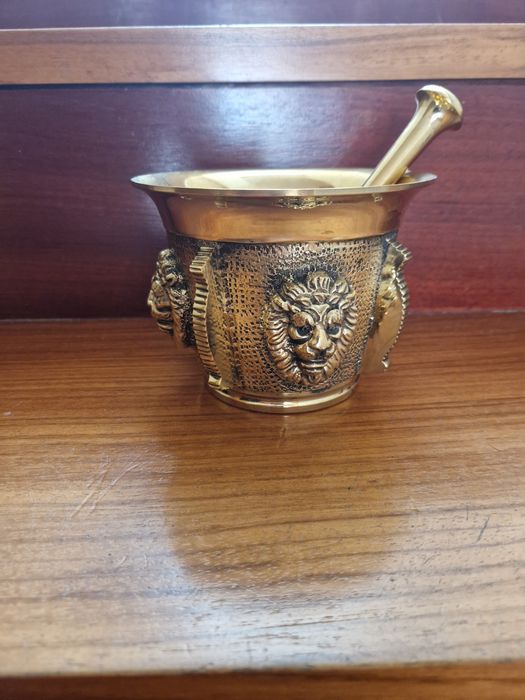 Almofariz completo em metal