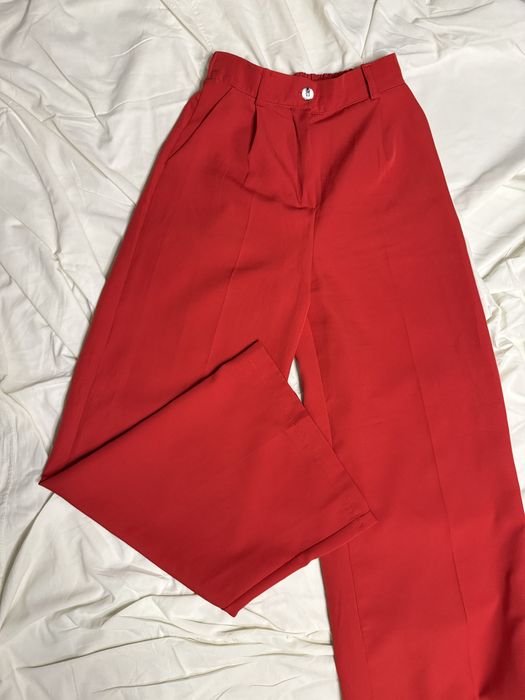 Червоний костюм піджак та штани палаццо