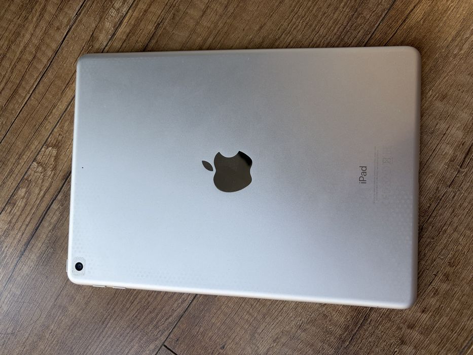 iPad 5 generation 32GB fi-wi