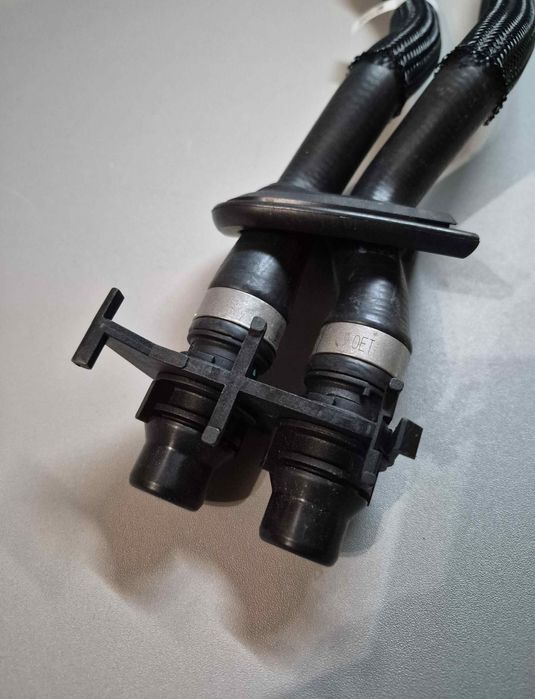 Land Rover Evoque L551 18- патрубок системи охолодження TR3217 M8D218