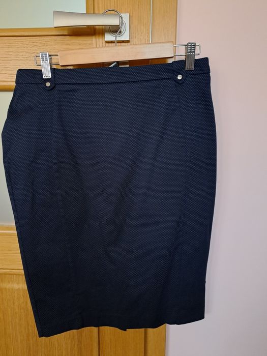 Granatowa spódnica w kropki