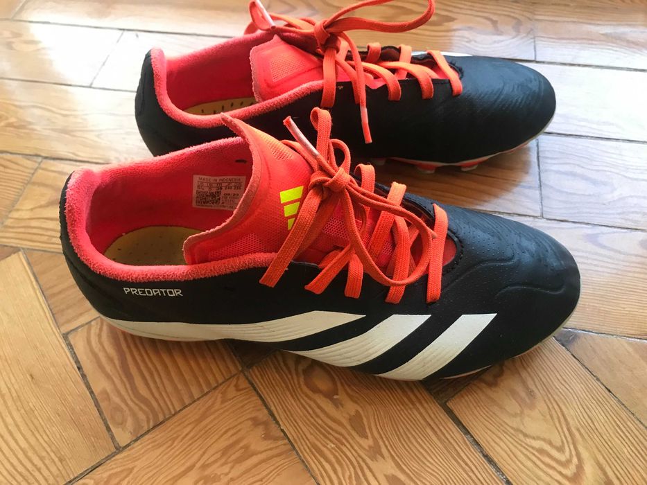 Chuteiras Adidas com pitons (Piso firme) 38