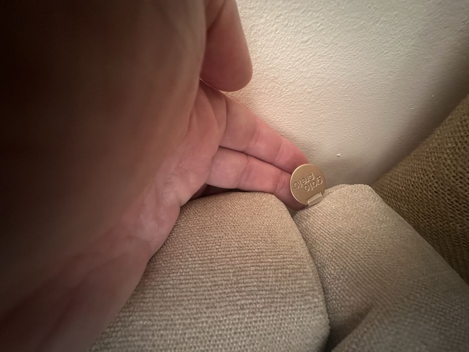 Sofa modelar XXL da loja Gato Preto veludo beje