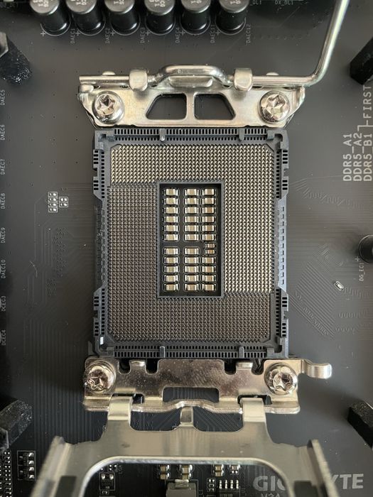 Motherboard z790 Aorus Elite AX + Intel i7 13700kf + watercooler