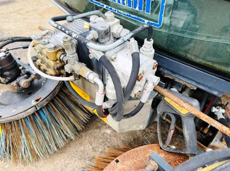 Підмітально-прибиральна машина SCHMIDT SWINGO 200 2017 рік ПДВ