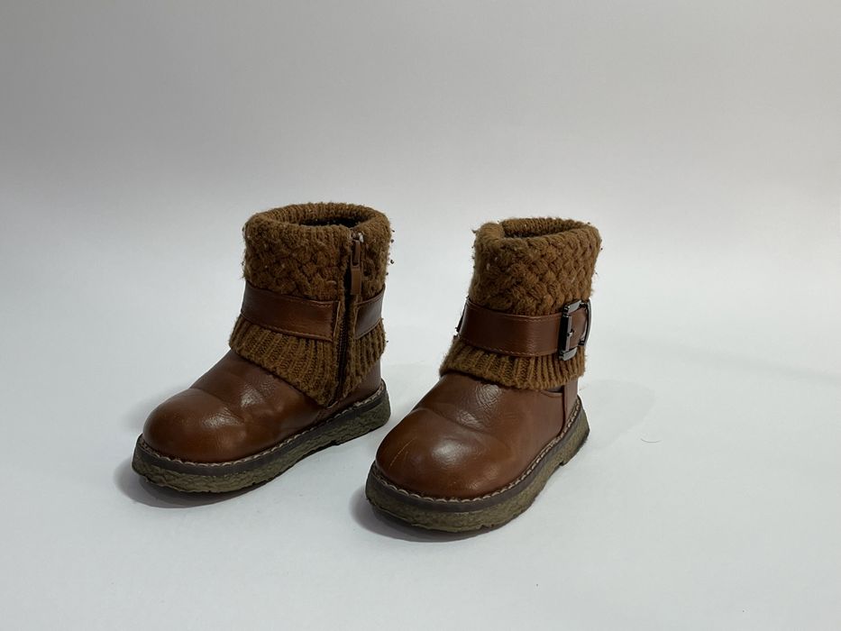 Bota de menina castanhas