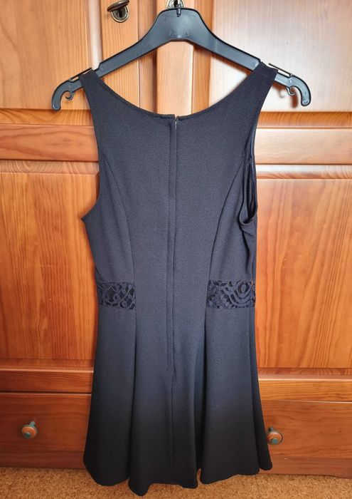 Vestido preto com renda na cintura H&M, tamanho 34 - nunca usado