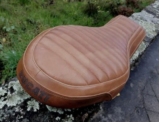 Bancosde qualidade  para mota em pele