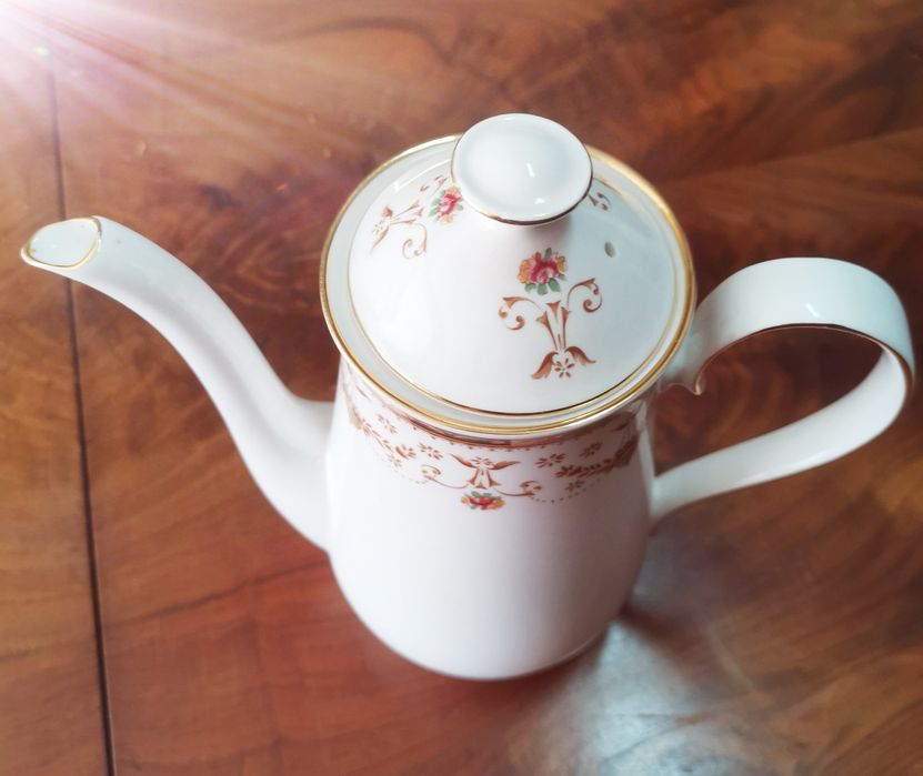 Jarra louça muito elegante