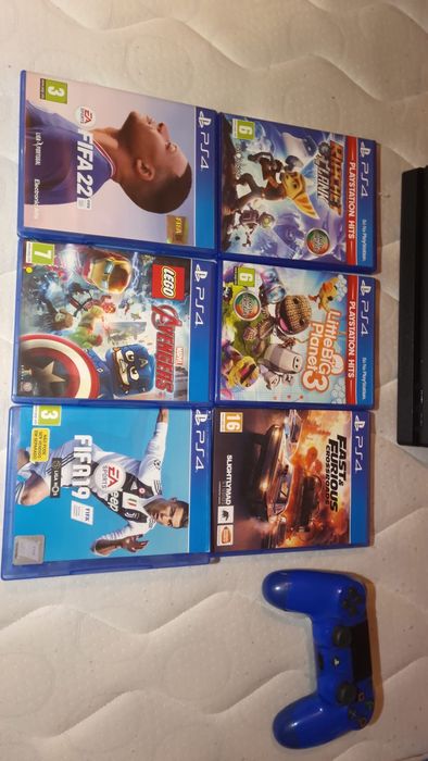 Ps4 Slim 1TB e um comando/ jogos