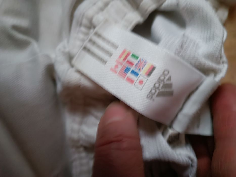 Białe sportowe piłkarskie spodenki Adidas Tiro