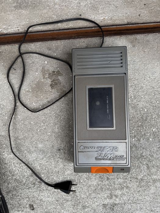 Rebobinador de cassetes VHS Kinyo.