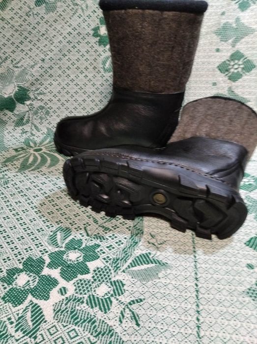 Продам бурки на подошве