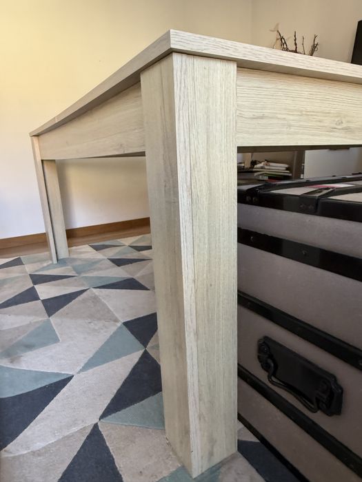 Vendo mesa  de jantar extensivel  para 6 + 2 pessoas