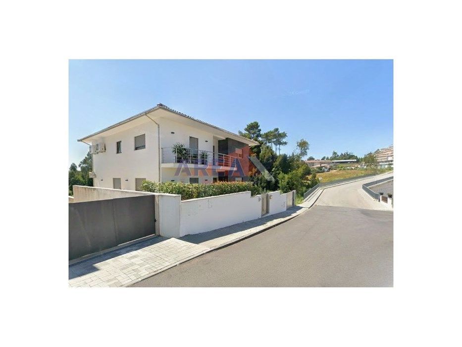 Moradia Isolada T4+1 escritório - Semi-Nova - Arquitetura Moderna -...