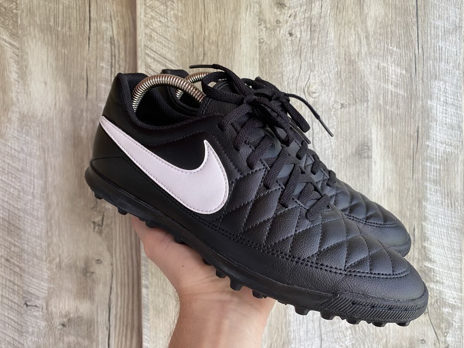 Сороконіжки футбольні nike majestry чорні