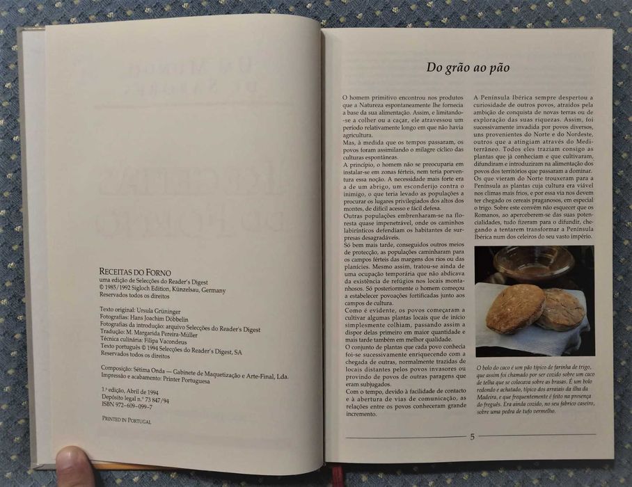 Livro "Receitas do Forno" Coleção Um Mundo de Sabores - Como NOVO!