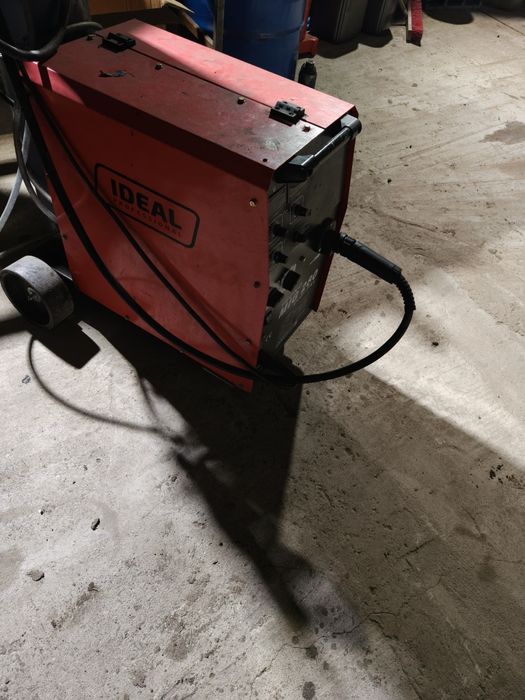 Spawarka MIG MAG ideal 280 A . Podajnik 4 rolki