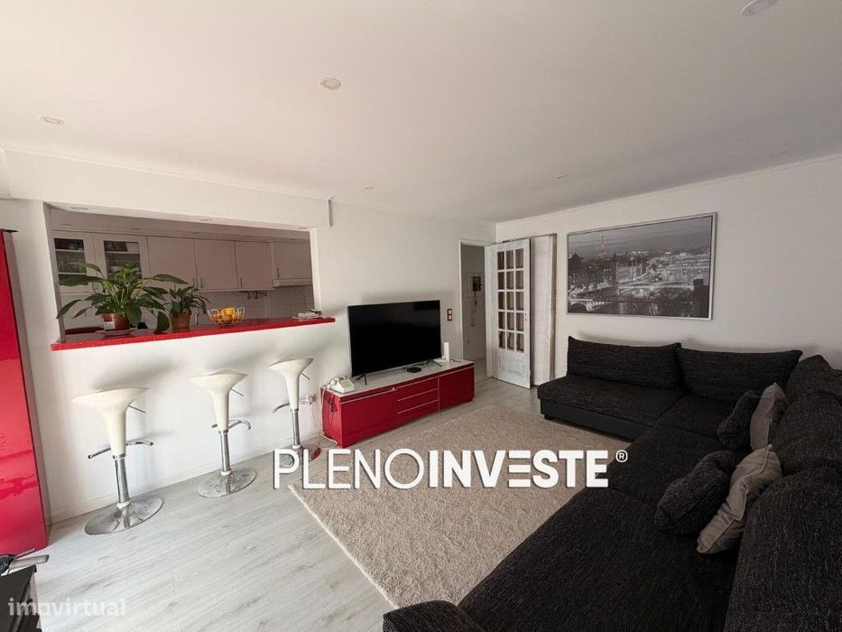 T2 remodelado com arrecadação na Baixa da Banheira