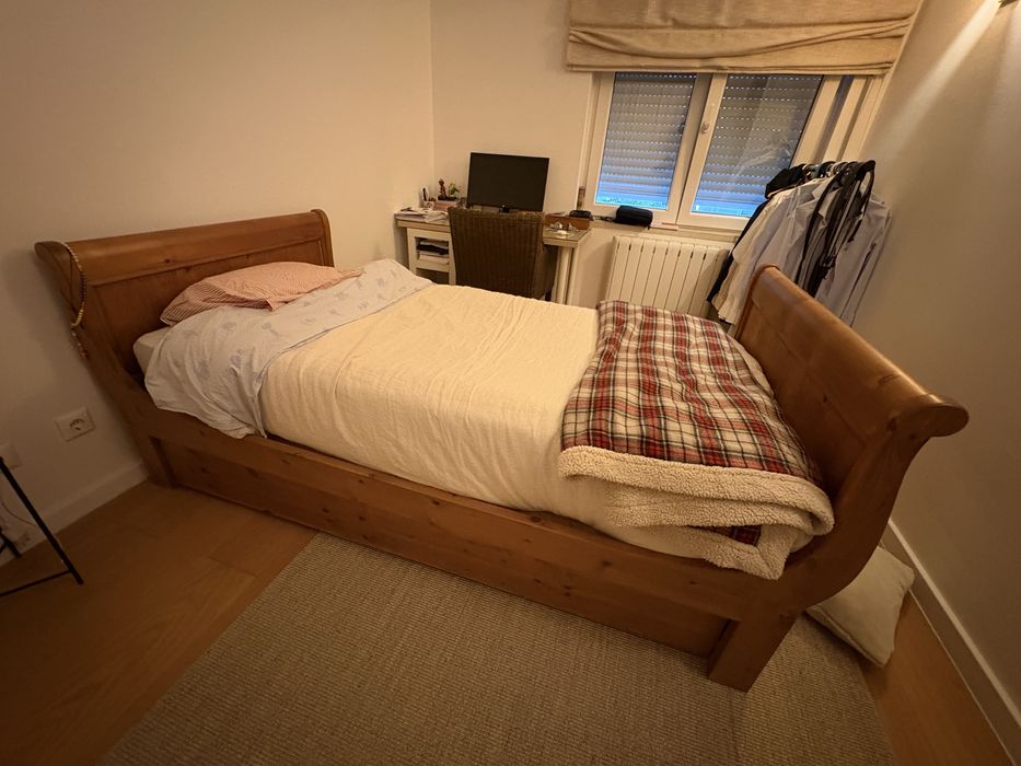Cama em madeira solteiro