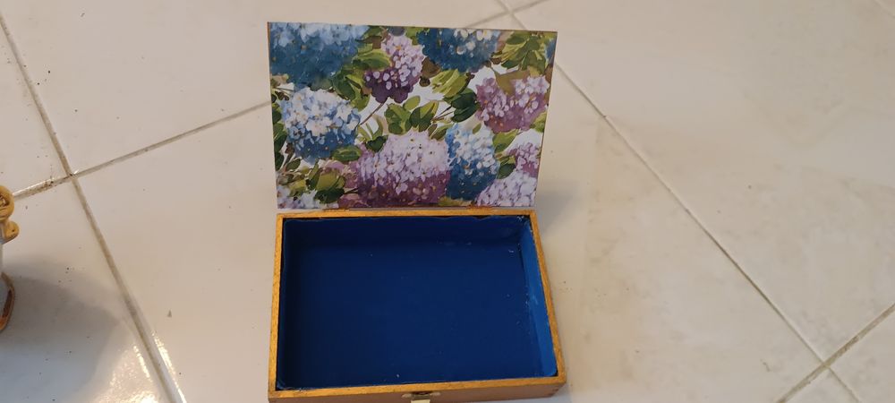 Guarda jóias pintado à mäo