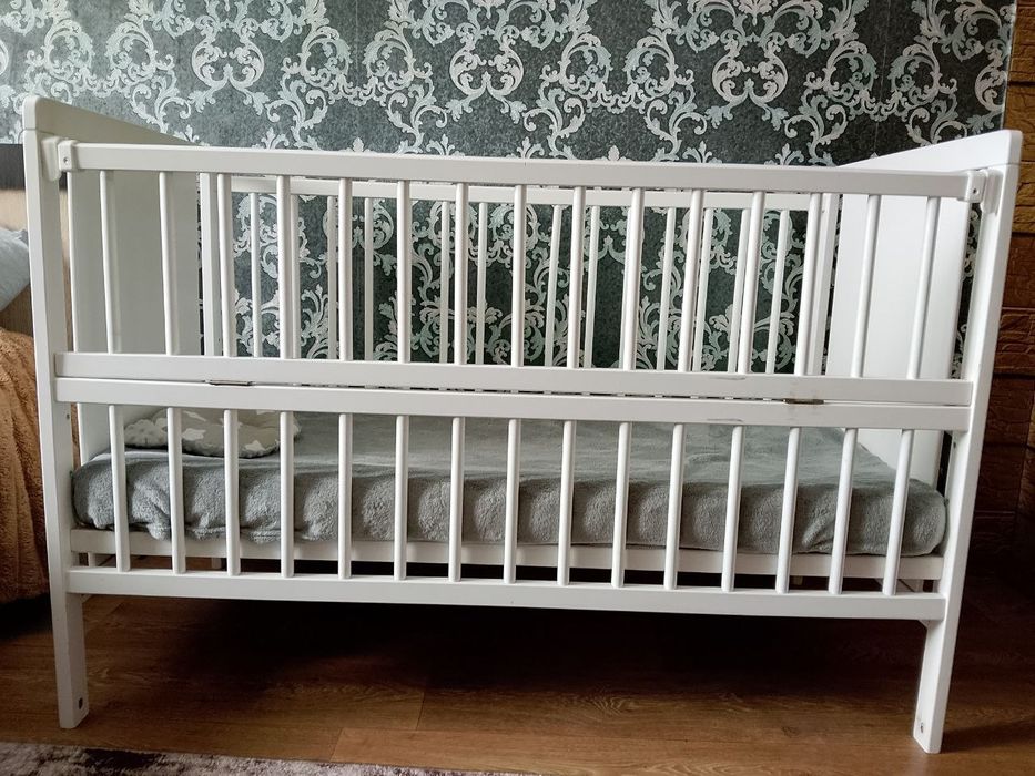 Дитяче ліжечко, дерев'яне ліжечко