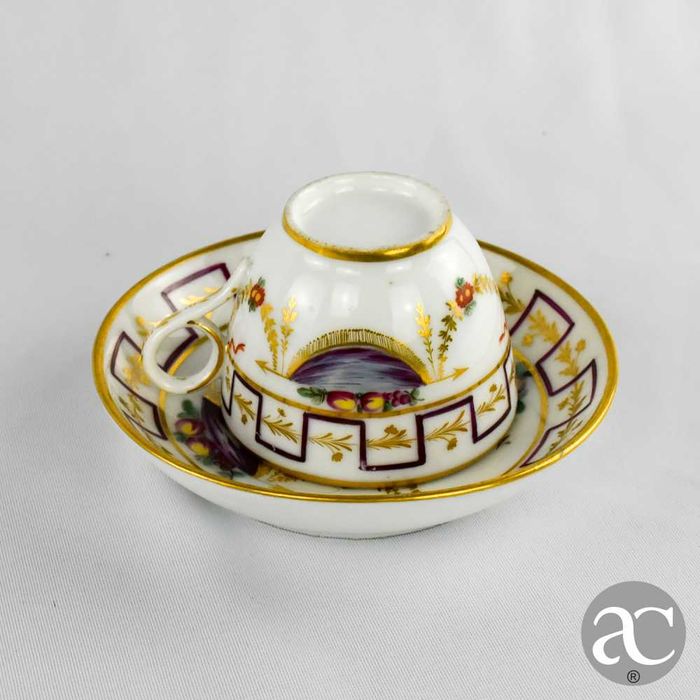 Par de chávenas de café e pires em porcelana europeia, séc. XIX