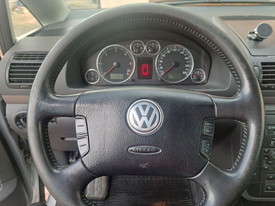 Продам Volkswagen Sharan 2005 року