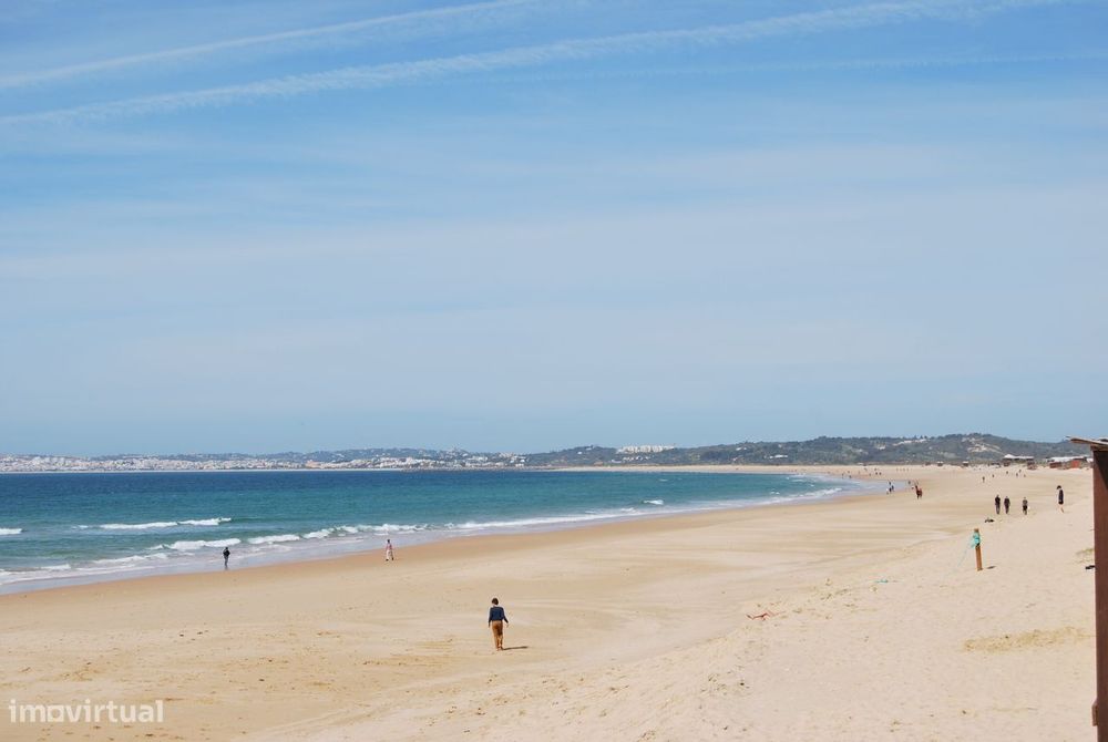 Apartamento T2 mobilado para arrendamento de curta duração em Alvor.