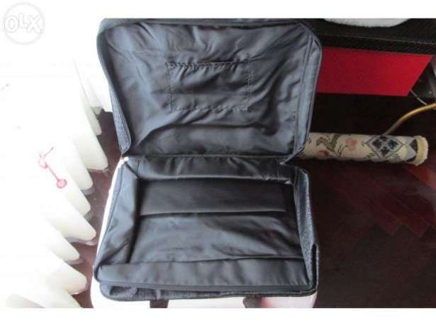 Mala da marca KLORANE