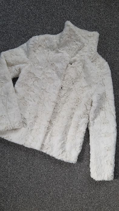 Futerko ecru śliczne cudne  H&M