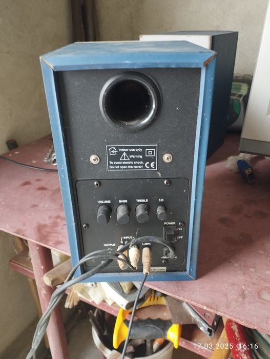 Монітор з колонками