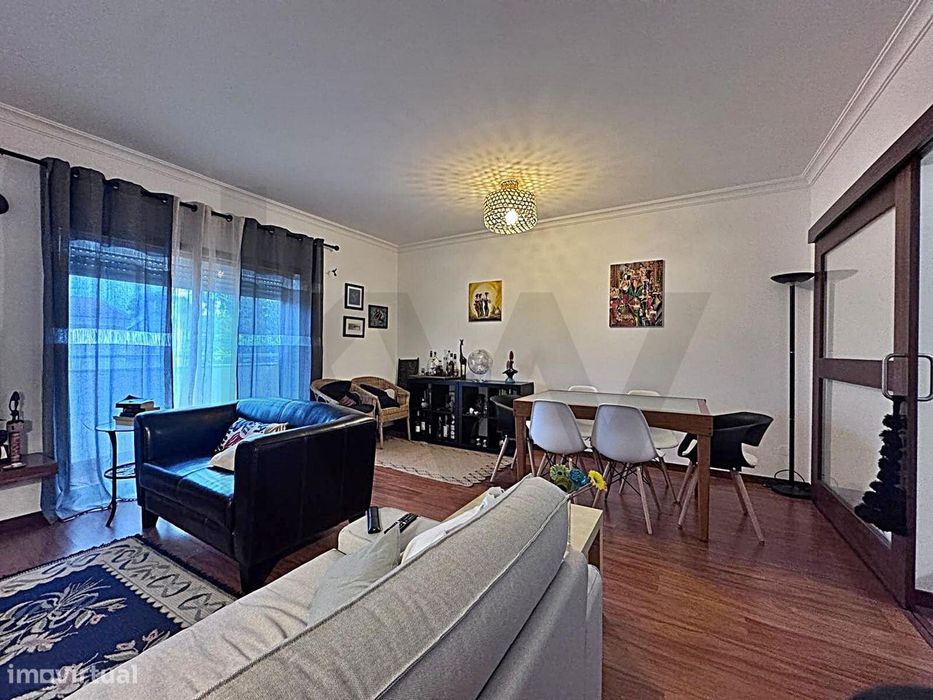 Excelente apartamento T3 situado no primeiro andar de um prédio com ap