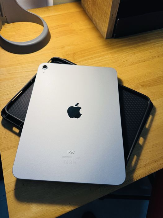 iPad 10ª Geração APPLE (10.9'' - 64 GB - Wi-Fi - Prateado)