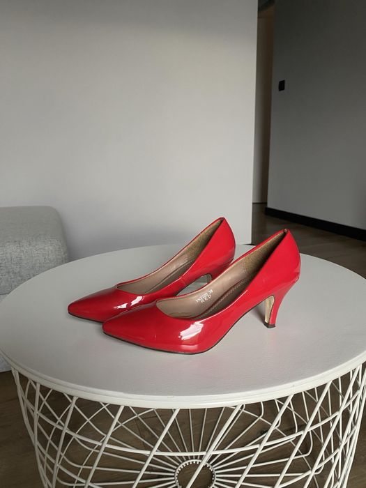 Czerwone lakierowane szpilki roz.38