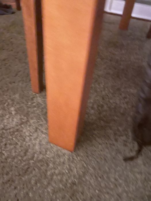 Mesa em madeira de Nogueira